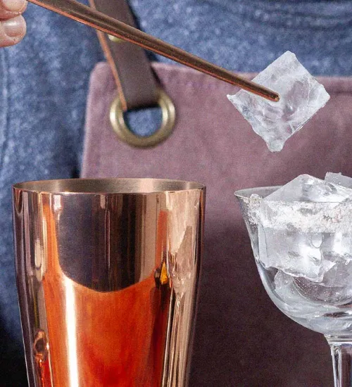 Ein cocktailglas richtig kühlen | Cointreau Germany
